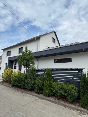 Geschmackvolle 5-Zimmer-Maisonette-Wohnung mit großer Dachterrasse und EBK in Raidwangen