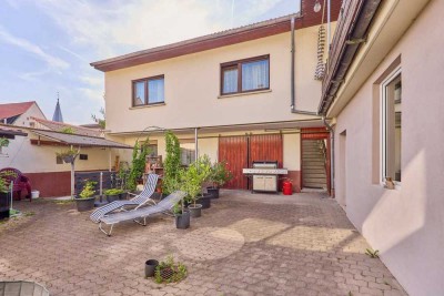 Charmantes Haus mit Dachterrasse, Garten & viel Entwicklungspotenzial - ruhig & stadtnah zugleich