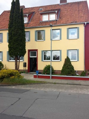 schöne kleine 2 Zimmer Wohnung mit sehr große Küche