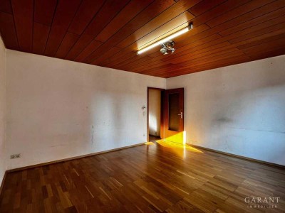 2 Zimmer-Altbau-Wohnung - Ideal für handwerklich Begabte - gestalten Sie selbst!