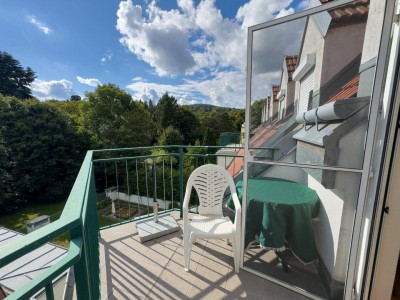 Helle DG-Wohnung mit Balkon | Garagenplatz optional