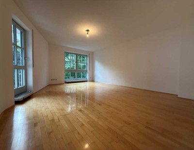 Juwel im Herzen von München – Ruhige Oase mit großem Balkon!