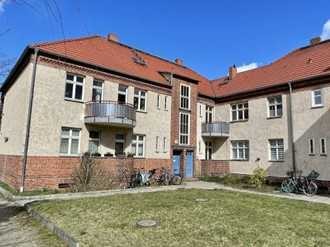 Bezugsfreie Altbauwohnung mit Balkon + Garten direkt an der Berliner Stadtgrenze  (WE05)