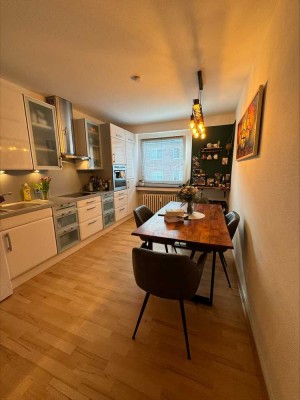 Nähe Nordstraße, 2,5-Zimmer-Wohnung mit Einbauküche in zentraler Lage /Düsseldorf Pempelfort