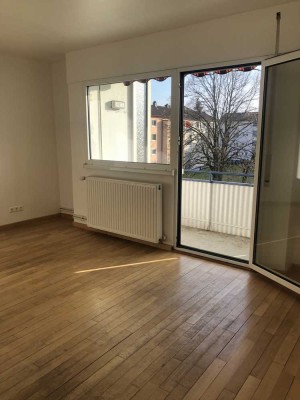 Helle 4-Zimmer-Wohnung mit Balkon im beliebten Malerviertel