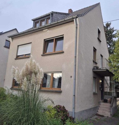 Bezugsfreies, sanierungsbedürftiges und freistehendes Einfamilienhaus