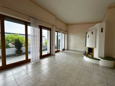 Wohnen mit Stil – Lichtdurchflutete Dachgeschosswohnung im Herzen von Augsburg