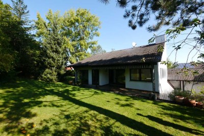 Tolles Einfamilienhaus mit Villencharakter und parkähnlichem Grundstück