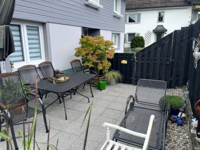 Gemütliche 2.5-Zimmer Erdgeschosswohnung mit Terrasse