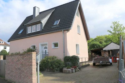 Charmantes teilsaniertes Einfamilienhaus in stadtnaher Lage mit tollem Garten