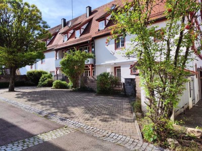 Teilsaniertes Mittelreihenhaus in historischem Fachwerkhaus mit € 20.000,- Renovierungszuschuss