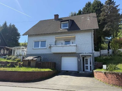 Ruhig gelegenes Ein- oder Zweifamilienhaus in Ortsrandlage mit Garage