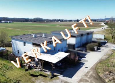 Modernes Reihenhaus in Stadtrandlage mit Garten und Carport