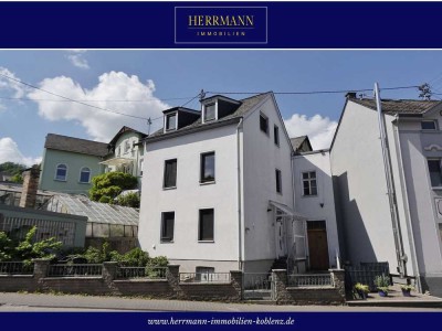 Familienfreundliches Einfamilienhaus mit Doppelgarage und Dachterrasse