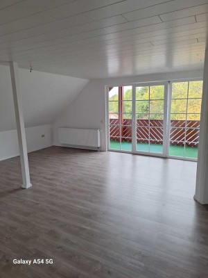 Attraktive 3-Zimmer-DG-Wohnung mit Loggia in Gensungen