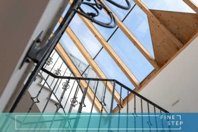 Lichtdurchflutetes, saniertes Architektenhaus mit Galerie