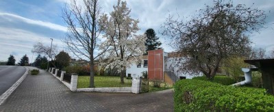Einfamilienhaus mit Garten in Wellerswalde, drei Garagen