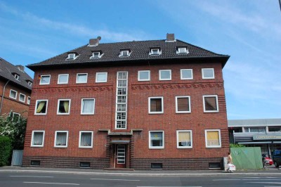 Modernes Wohnen in historischem Gewand! Tolle Drei-Zimmer-Wohnung in zentraler Lage mit Mansarde