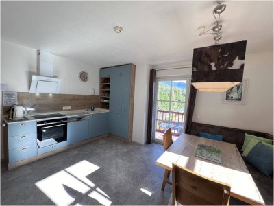 Schöne, gepflegte Maisonette-Wohnung mit 2 Schlafzimmern u. sonnigem Balkon in guter Lage von Kaprun