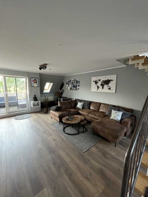 Neuwertige Maisonette-Wohnung mit 2,5 Zimmern sowie Balkon, EBK, TG