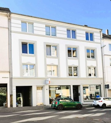 Großzügige, helle Wohnung mit Altbaucharme und hohen Decken