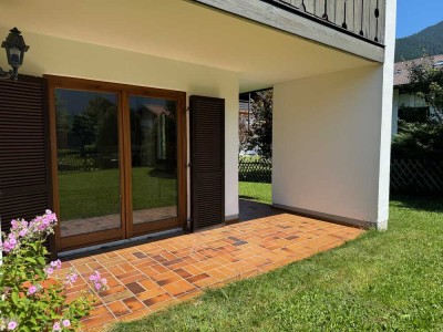 Das ist eine Lage!! Elegant aufgeteilte 2-Zimmer-Erdgeschosswohnung mit großer  Bergblickterrasse