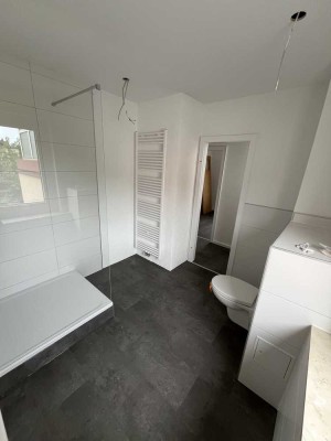 Erstbezug nach Sanierung - Helle Wohnung für 2er WG