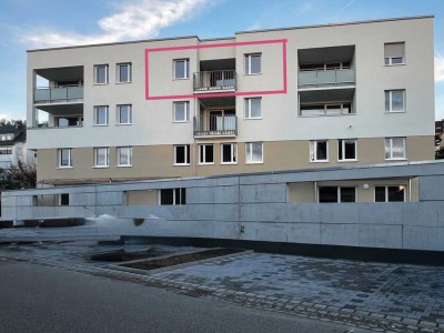 73207 Plochingen: ERSTBEZUG. 2-Zi-Wohnung mit Balkon. Begehrte Wohnlage. TG-Stellplatz. Fernsicht.