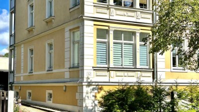 Helle 2,5-Zimmer-Erdgeschosswohnung mit Balkon und Loggia im Villenviertel