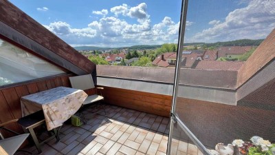 Charmante 3 Zimmer Dachgeschoss Wohnung
mit sonnigem Balkon, Stegaurach ruhige Lage