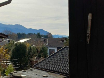 Wohnung mit Balkon und Bergblick