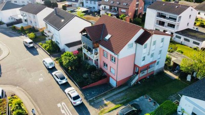 Bezugsfertige Dachgeschosswohnung mit Klimaanlage, Einbauküche & Balkon