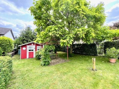 Sonniger und großer Garten - Großmutters Häuschen wartet auf die junge Familie
