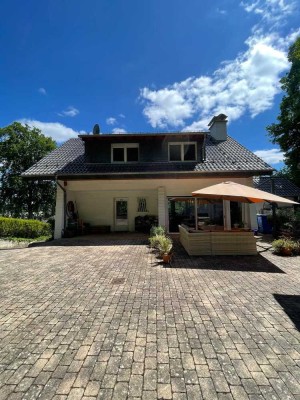 Alles was Sie sich wünschen! Einfamilienhaus mit Weitblick, Sauna und Doppelgarage.