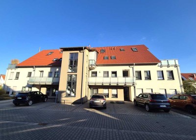 Komfortable DG-Maisonette mit TL-Bad, Dachterrasse & TG-Platz