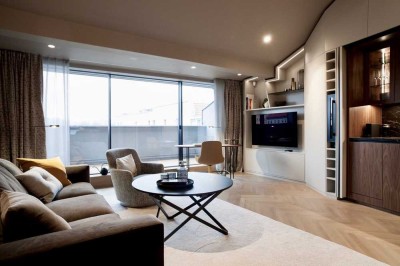 Luxuriös möbliertes Penthouse Apartment mit traumhaften Blick auf den Weinbergspark in Mitte