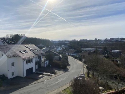 **RENOVIERTE 3-ZIMMERWOHNUNG MIT BALKON**