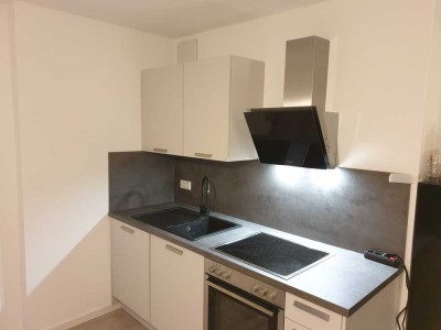 Exklusive, neuwertige 2-Zimmer-Wohnung mit Loggia und EBK mit Blick ins Grüne