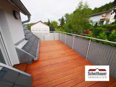 Erstbezug! Neu renovierte Dachgeschosswohnung mit Dachterrasse und Garten