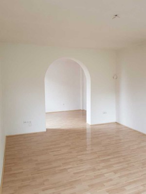 Günstige, geräumige und gepflegte 4-Zimmer-Altbauwohnung mit Balkon in Holzwickede