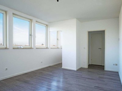 Nettes Dachgeschoss-Apartment mit Einbauküche und Aufzug in ruhiger Lage