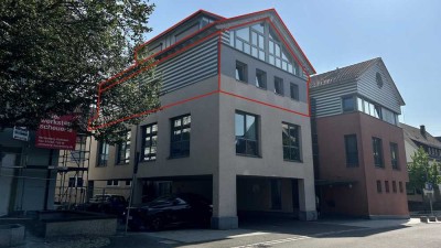 Exklusive DG-Maisonettewohnung mit luxuriöser Innenausstattung            - 3 TG-Plätze inklusive -