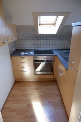 Gepflegte 2 Zimmer DG Wohnung mit EBK, Keller sowie Einzelgarage in Onstmettingen, WM: 570€
