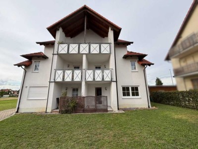 Erdgeschosswohnung mit Terrasse und Garage in Ebensfeld