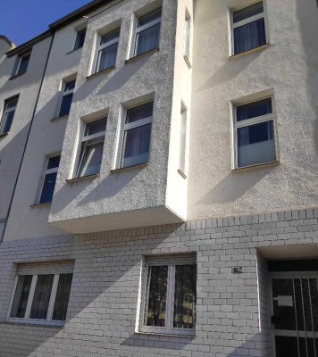 Freundliche renovierte 4-Zimmer-Wohnung in Duisburg Neudorf, WG geeignet