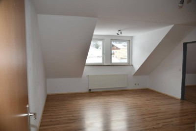 Ansprechende 2-Zimmer-Dachgeschosswohnung mit Einbauküche in Ortsnähe Koppl