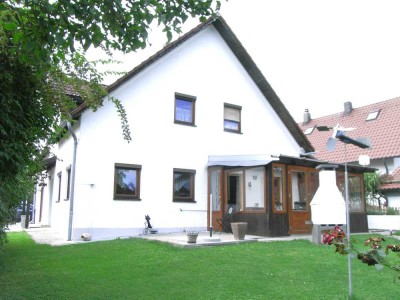 Gepflegtes Einfamilienhaus mit Nebengebäuden