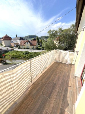 Große 3-Zimmer-Wohnung mit sonnigen Balkon mitten in Eggersdorf