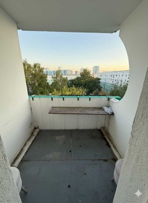 Möblierte 2-Zimmer-Dachgeschosswohnung mit Balkon in Berlin-Lichtenberg