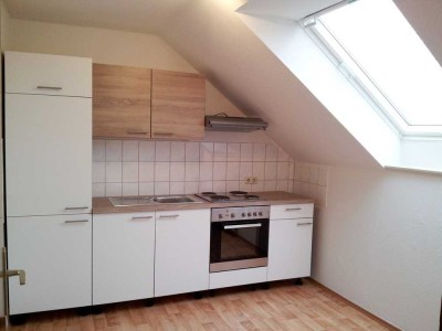 Helle 1 1/2 Zi. Dachgeschosswohnung in guter Lage mit EBK und Badausstattung